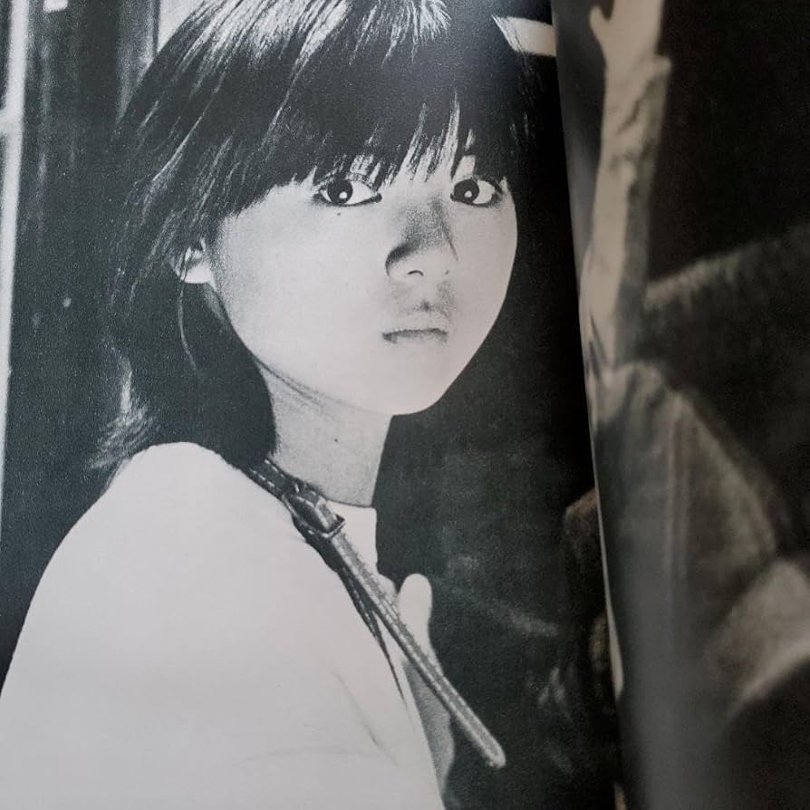 薬師丸ひろ子写真集 Amazon.co.jp: 愛蔵版 写真集 薬師丸ひろ子 フォトメモワールド